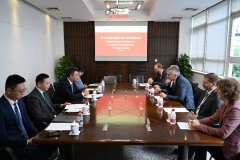 伊尔梅瑙工业大学校长一行拜候同济大学